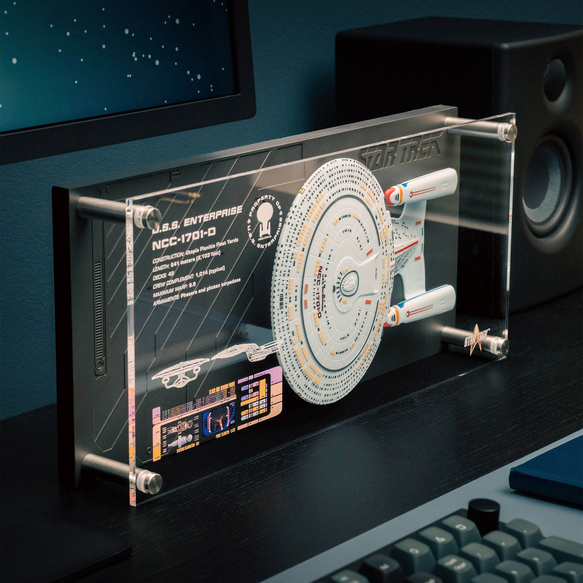 Product image Enterprise NCC-1701-D Wall Plaque with Model Replica - Star Trek