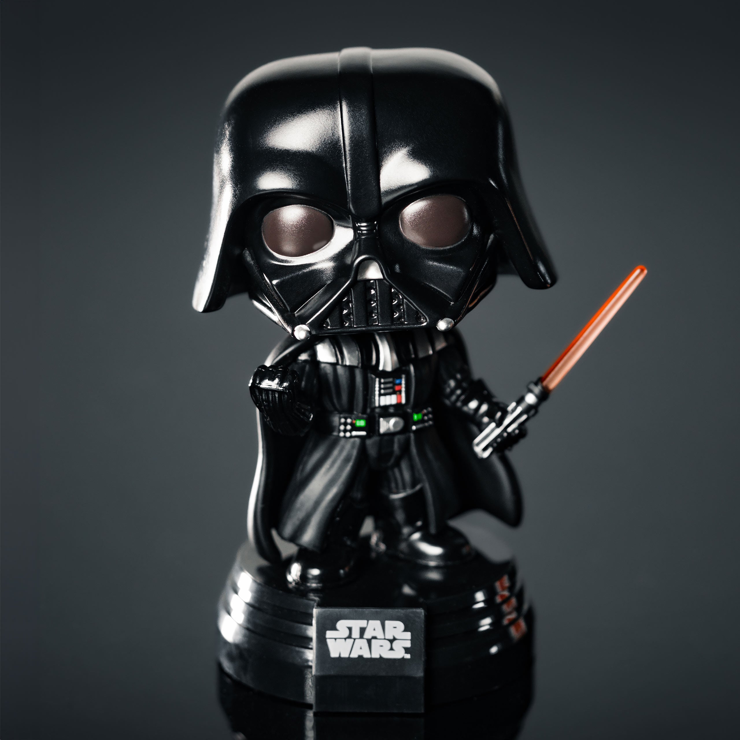 Produktbild Darth Vader Funko Pop bobblehead med ljus och ljud - Star Wars