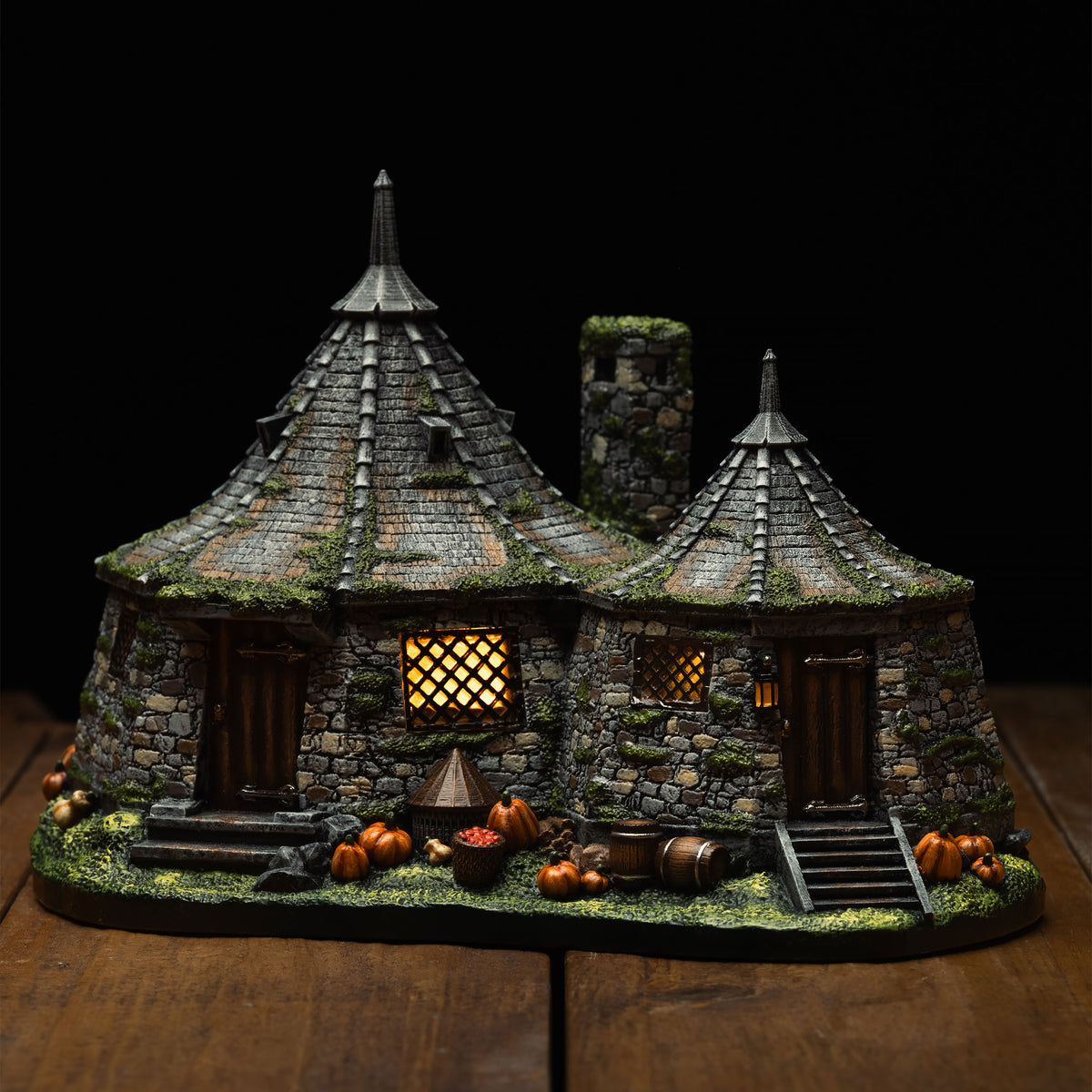 Produktbild Harry Potter - Hagrids stuga miniatyrreplika med LED-belysning
