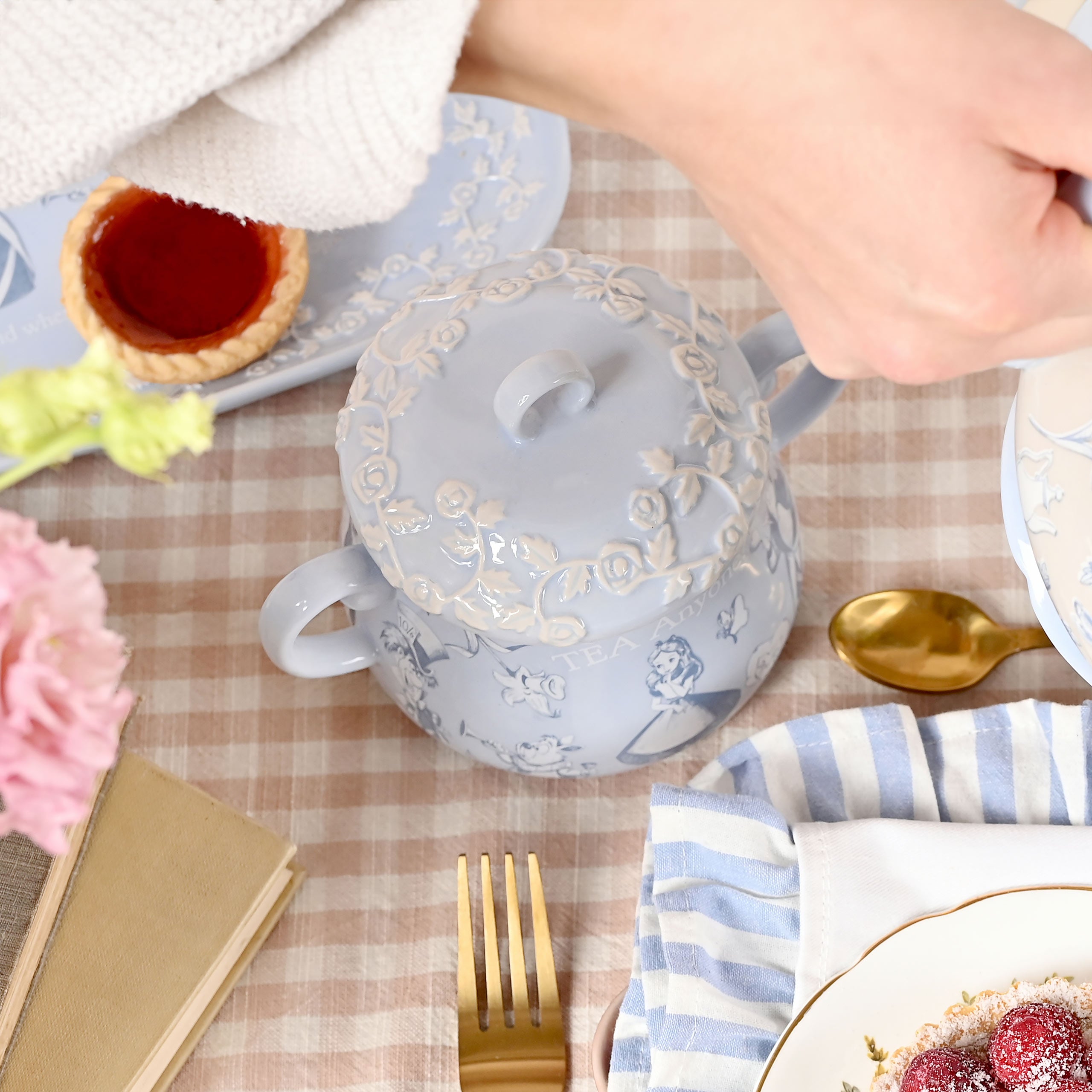 Produktbild Alice i Underlandet - Tea Anyone kakburk med relief