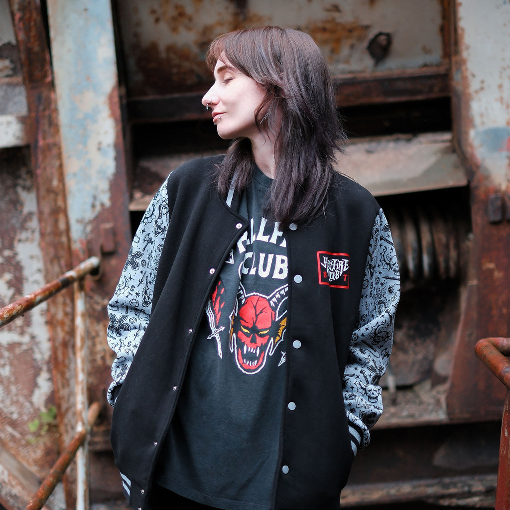 Produktbild Stranger Things - Hellfire Club T-shirt grå