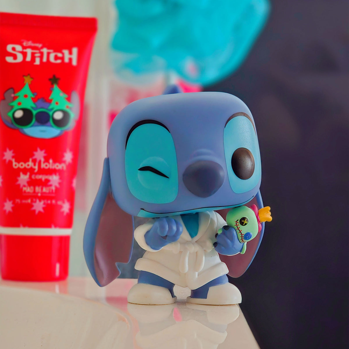 Produktbild Funko Pop!-figur Stitch i morgonrock - Lilo & Stitch
