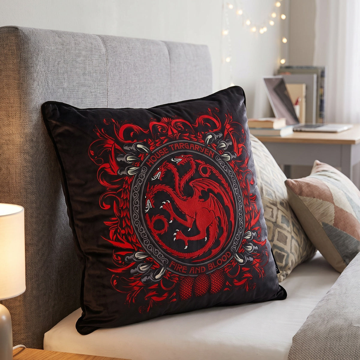 Produktbild Game of Thrones - House Targaryen Deluxe Kudde