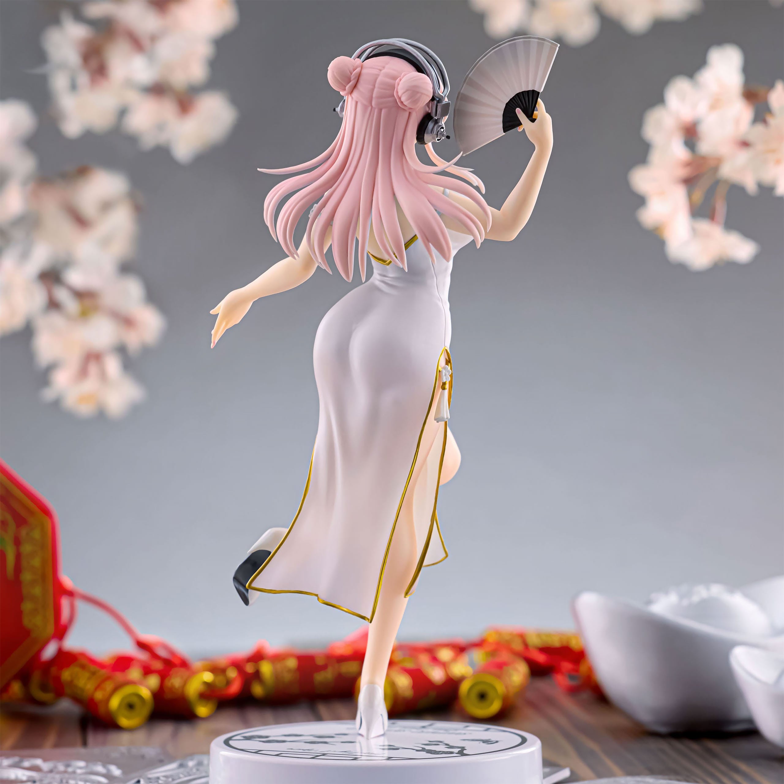 Produktbild Super Sonico - Trio-Try-iT-figur version med vit kinaklänning