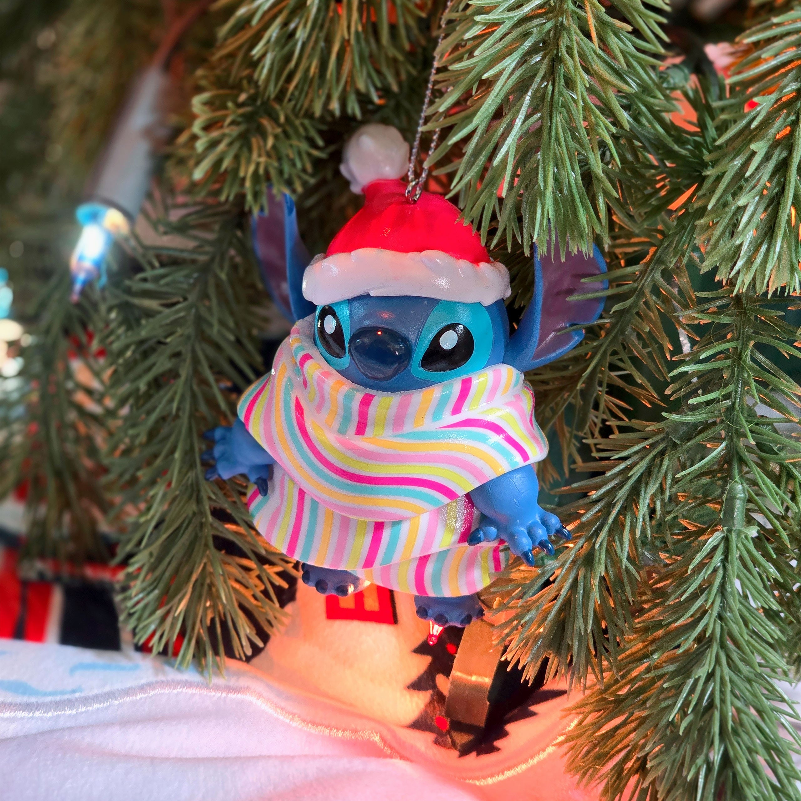 Produktbild Julgransprydnad Stitch med halsduk - Lilo & Stitch
