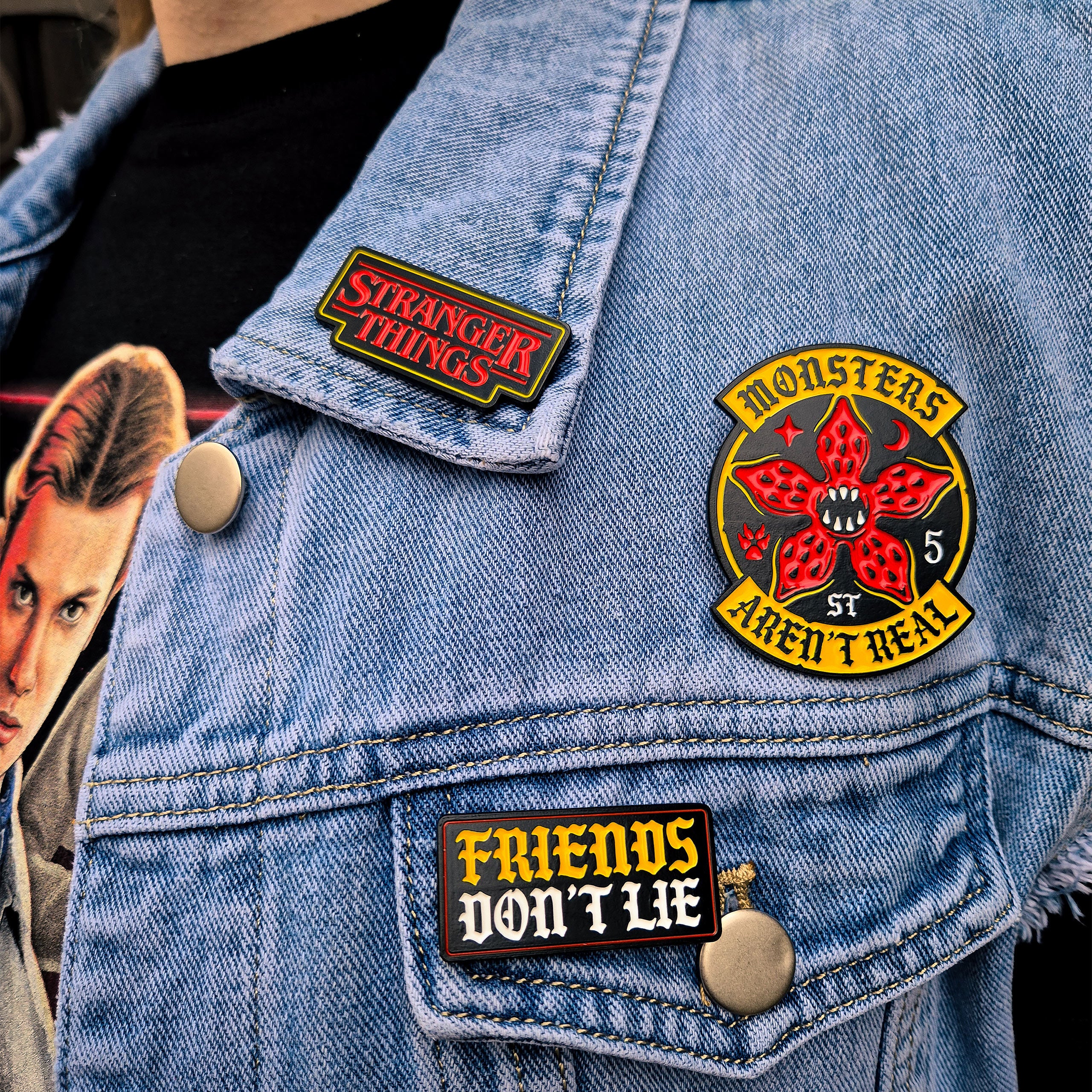 Produktbild Stranger Things - Friends Pins 3-pack