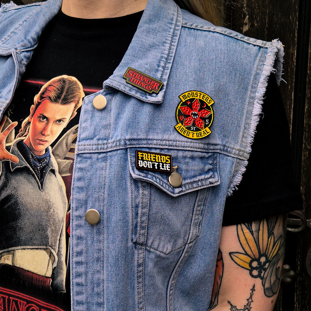 Produktbild Stranger Things - Friends Pins 3-pack