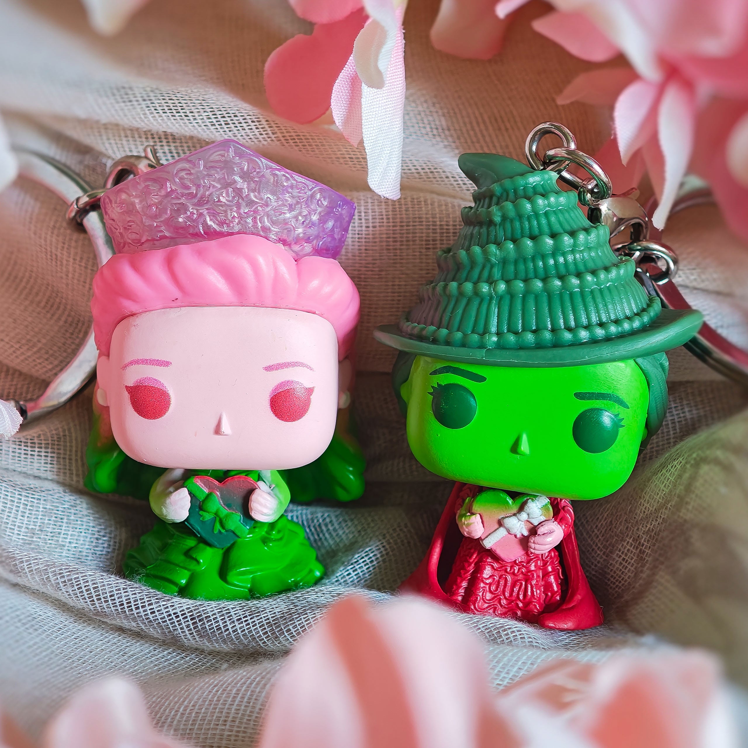 Produktbild Wicked - Glinda och Elphaba (Ombre) Funko Pop nyckelring 2-pack