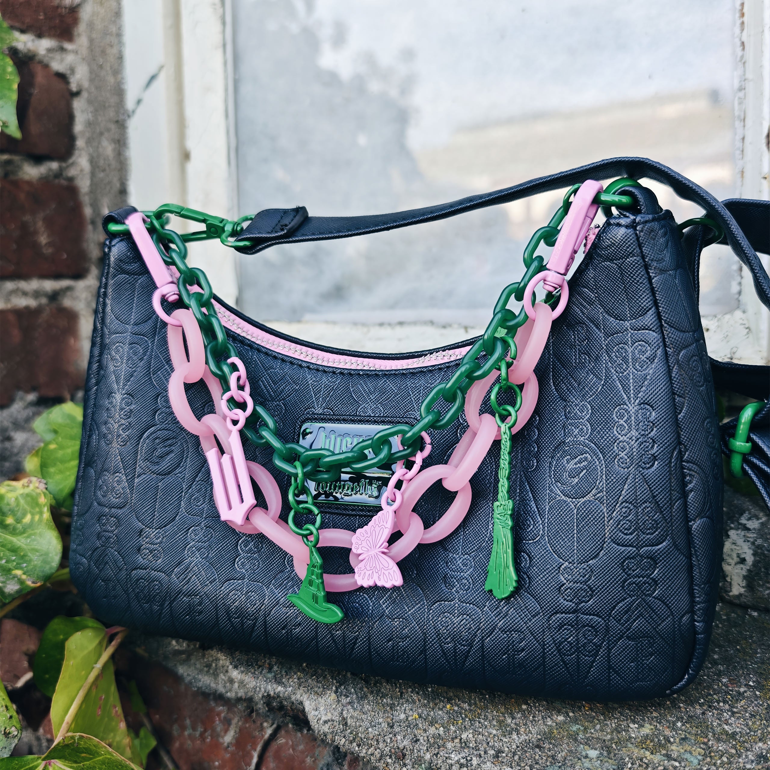 Produktbild Wicked - crossbody-väska med berlocker