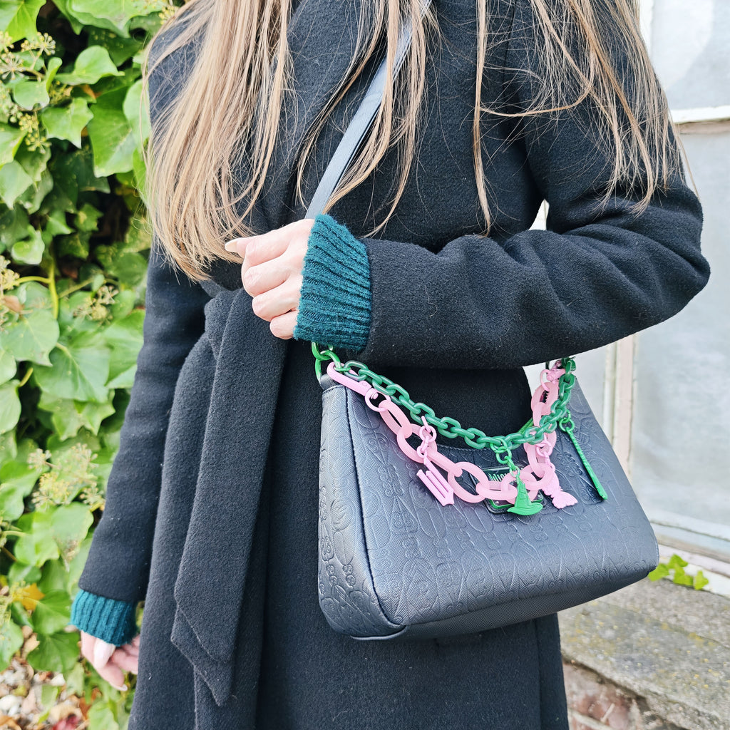 Produktbild Wicked - crossbody-väska med berlocker