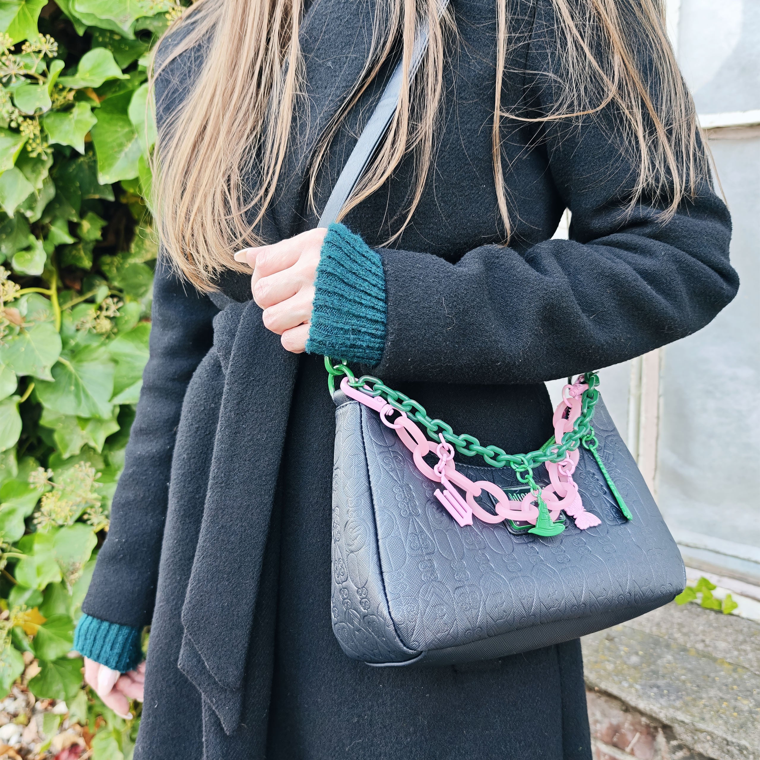 Produktbild Wicked - crossbody-väska med berlocker