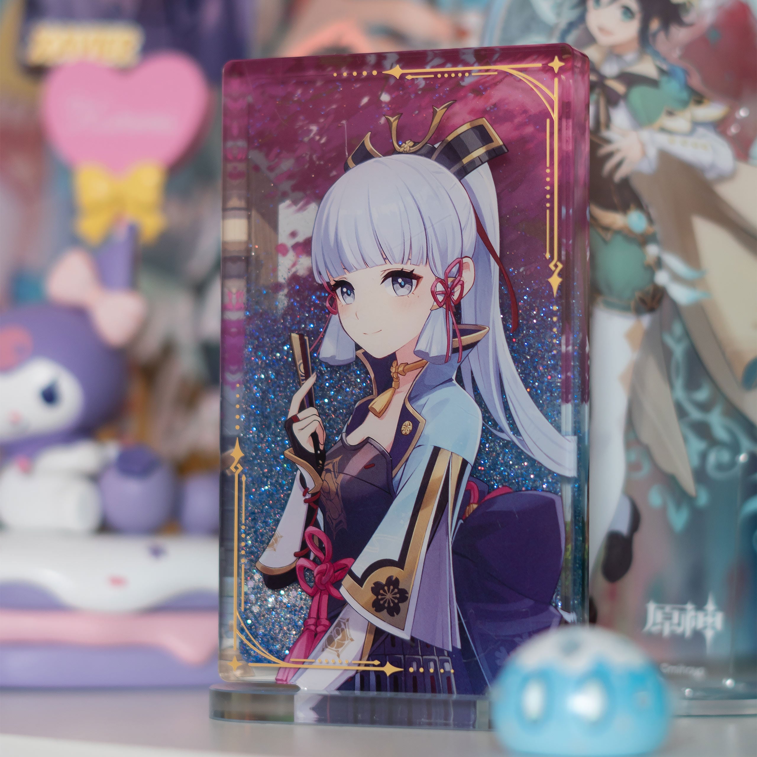 Produktbild Genshin Impact - Kamisato Ayaka akrylprydnad med glitter