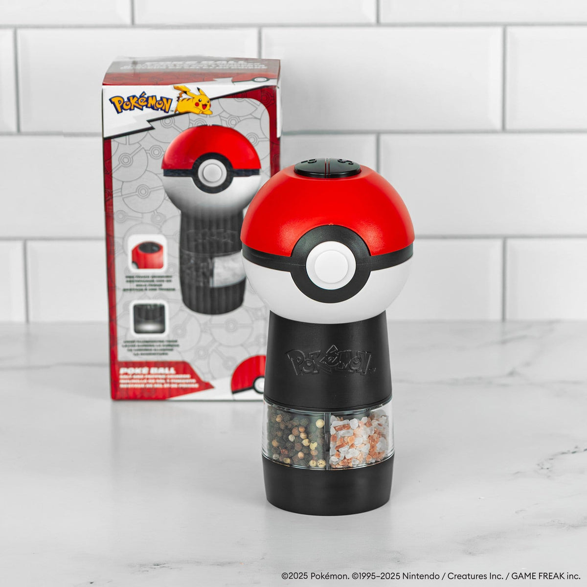 Produktbild Pokémon - Poké Ball Elektrisk salt- och pepparkvarn