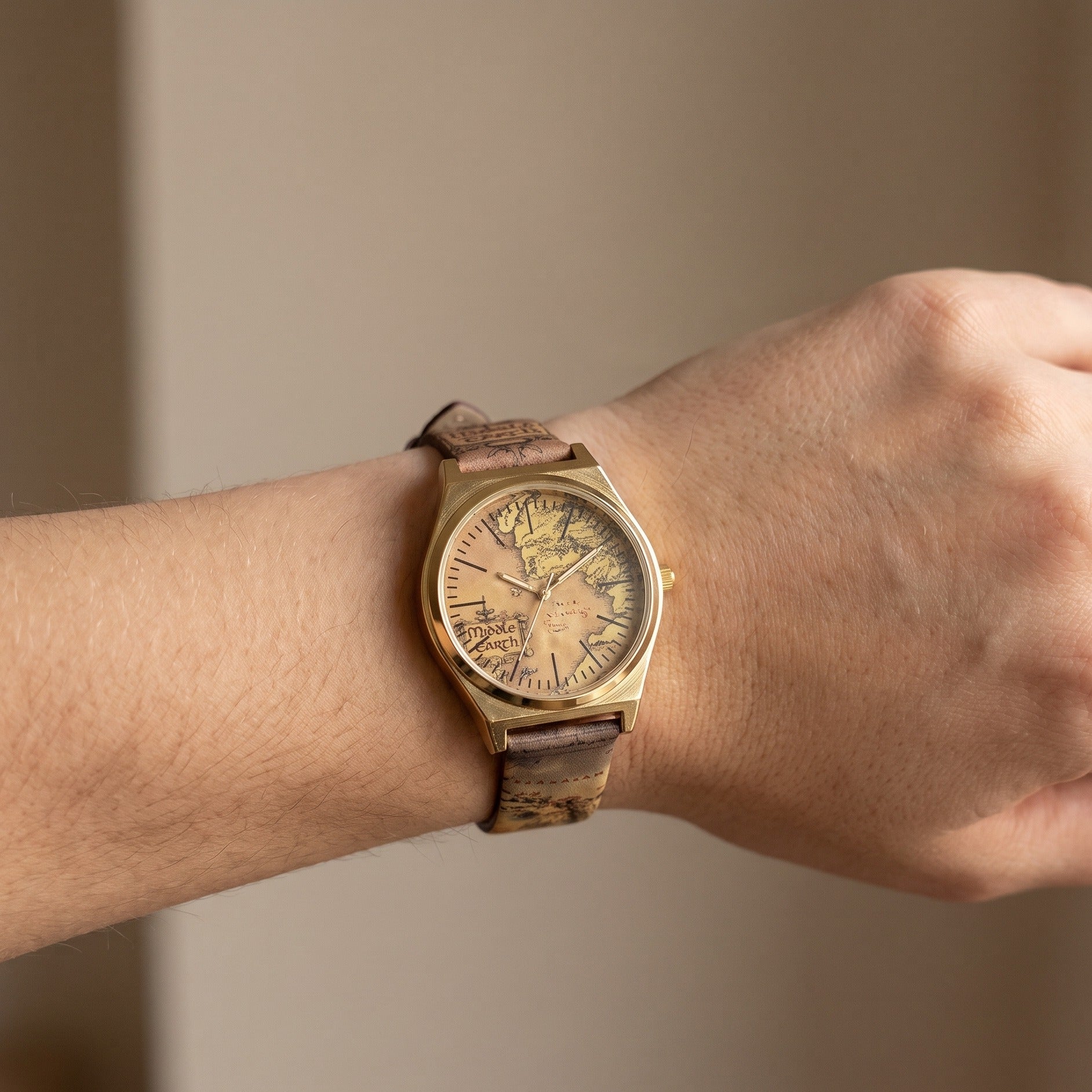Produktbild Sagan om Ringen - Armbandsur med Midgårdskarta