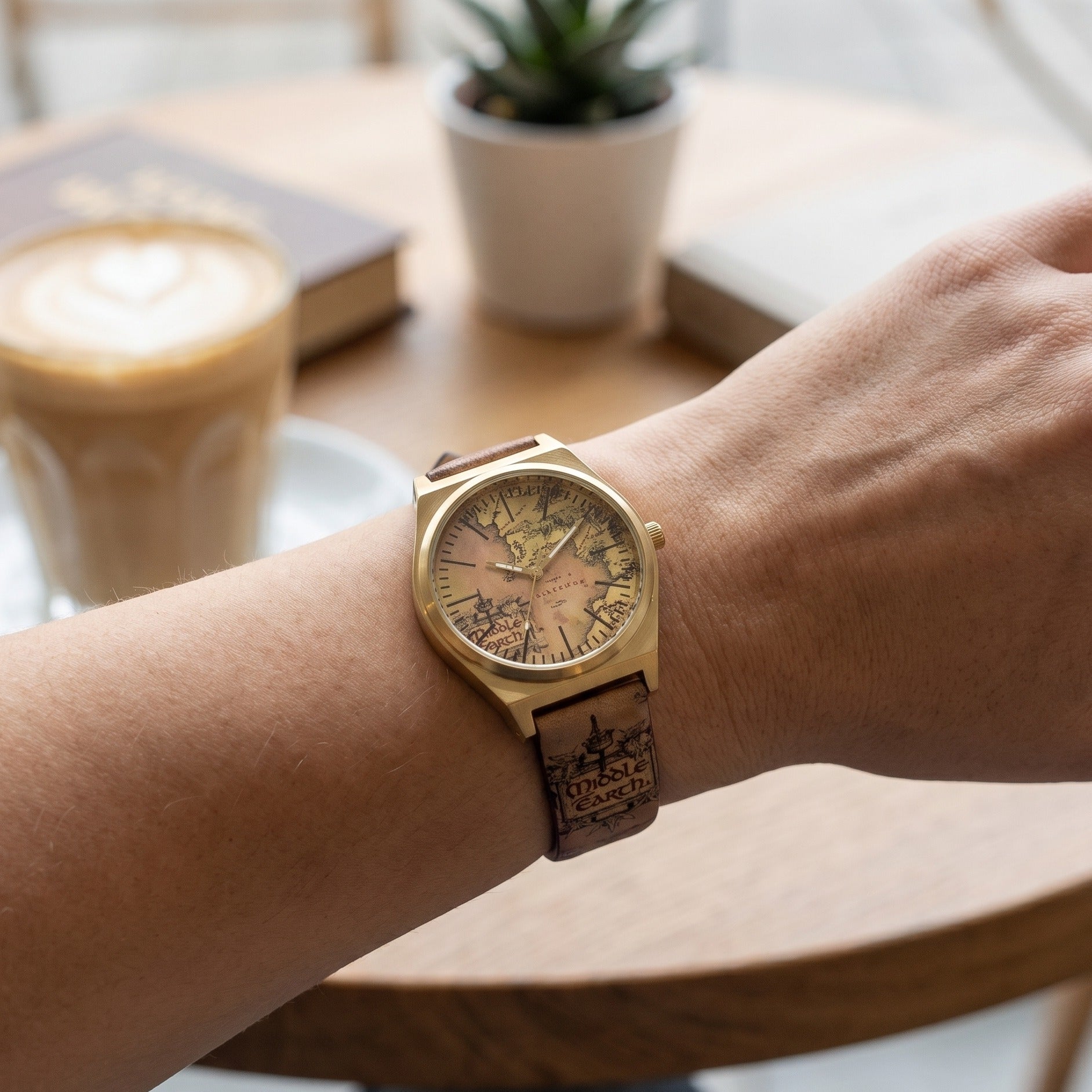 Produktbild Sagan om Ringen - Armbandsur med Midgårdskarta