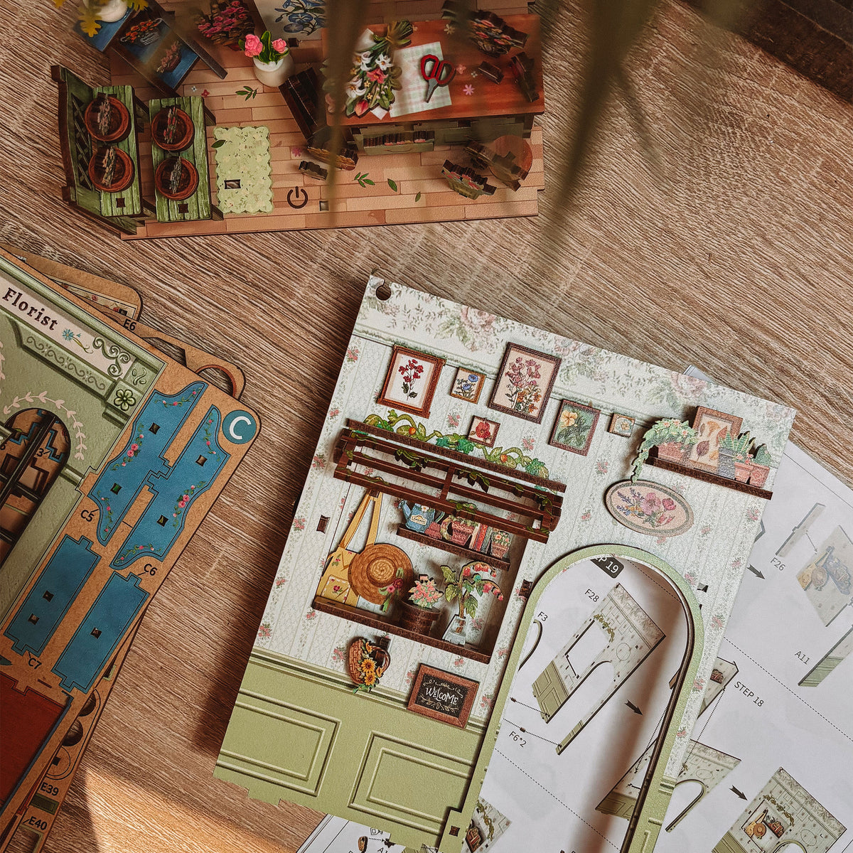 Produktbild CuteBee - Champs-Élysées Florist miniatyrhus Book Nook byggsats