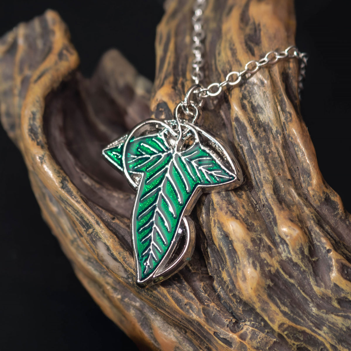 Produktbild Sagan om Ringen – Smyckeset bladbrosch i presentask