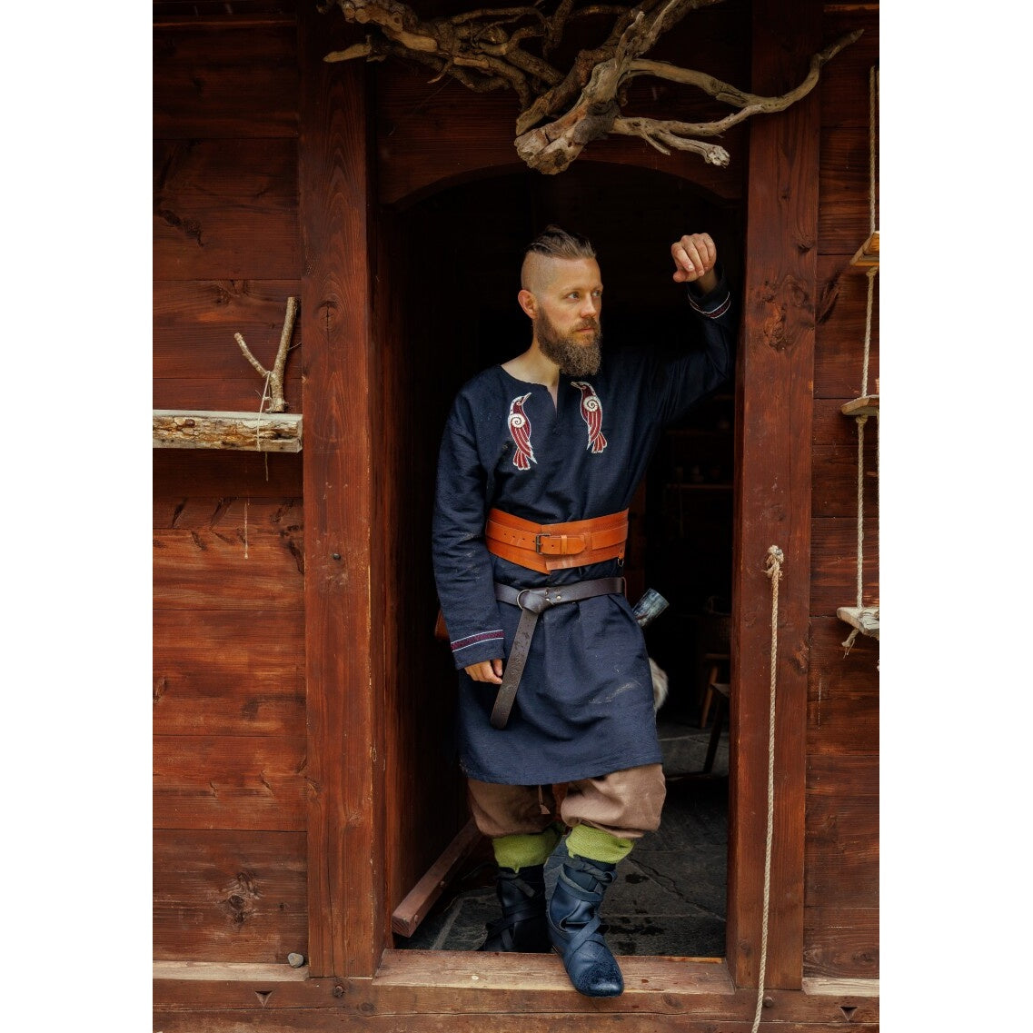 Produktbild Medeltida vikingatunika Hugin & Munin svart