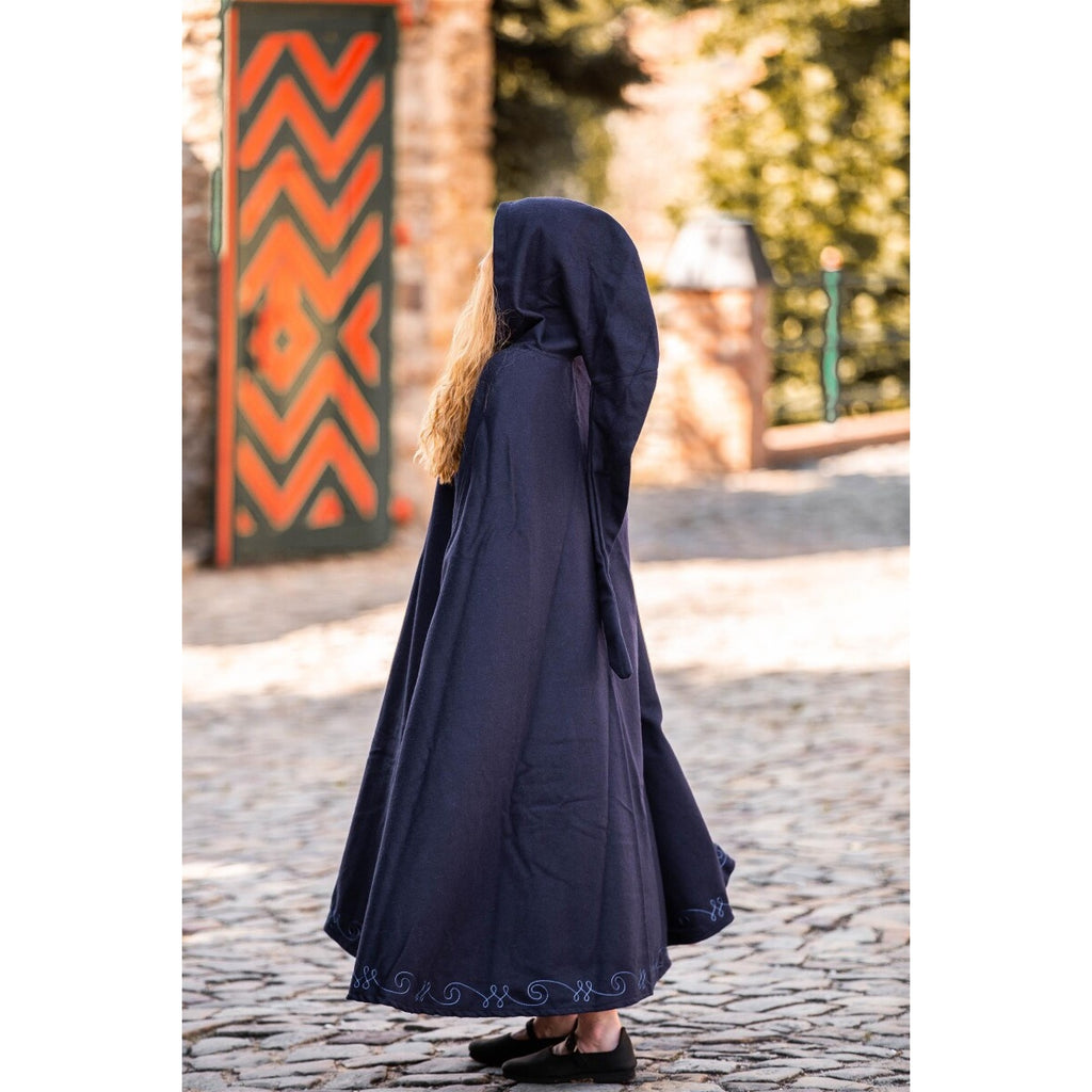 Produktbild Medeltida mantel med broderi och fibula Gesa