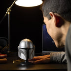 Produktbild Star Wars - Mandalorian mini hjälmreplika på bas