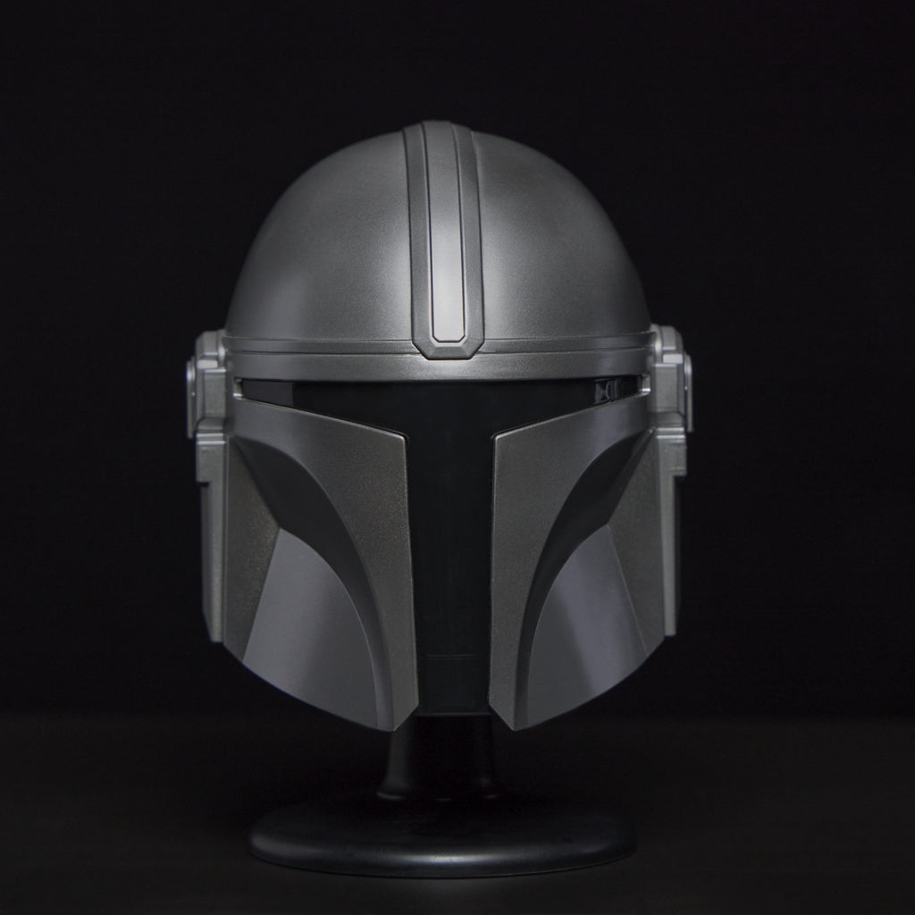 Produktbild Star Wars - Mandalorian mini hjälmreplika på bas