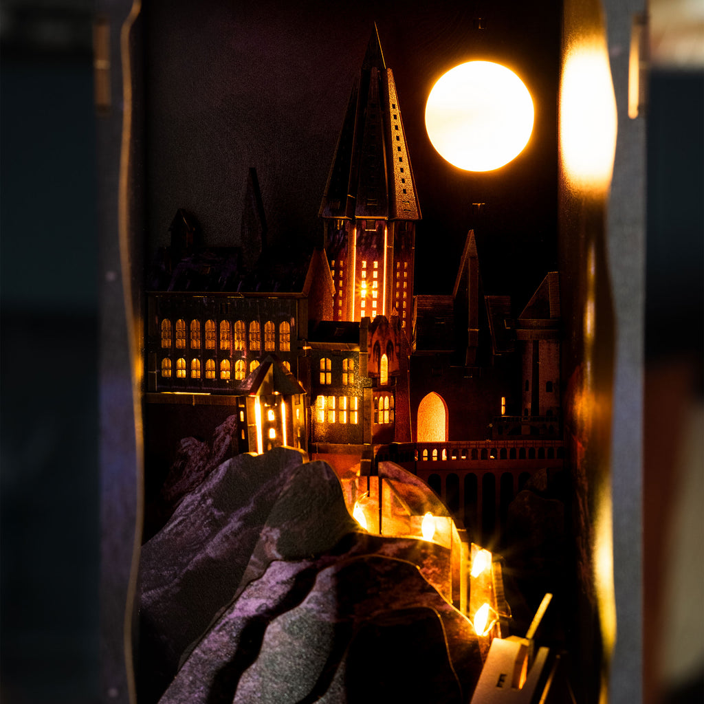 Produktbild Harry Potter - Hogwarts slott Nook modellbyggsats trä