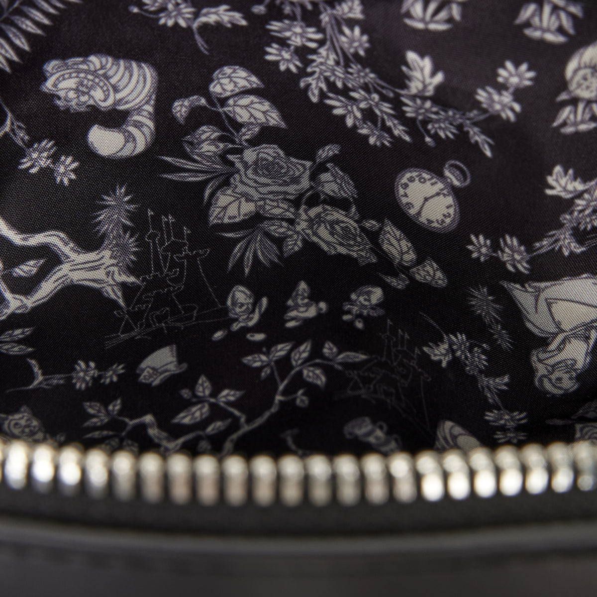 Produktbild Alice i Underlandet – Blommig crossbody-väska med plånbok