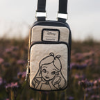 Produktbild Alice i Underlandet – Blommig crossbody-väska med plånbok