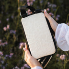 Produktbild Alice i Underlandet – Blommig crossbody-väska med plånbok
