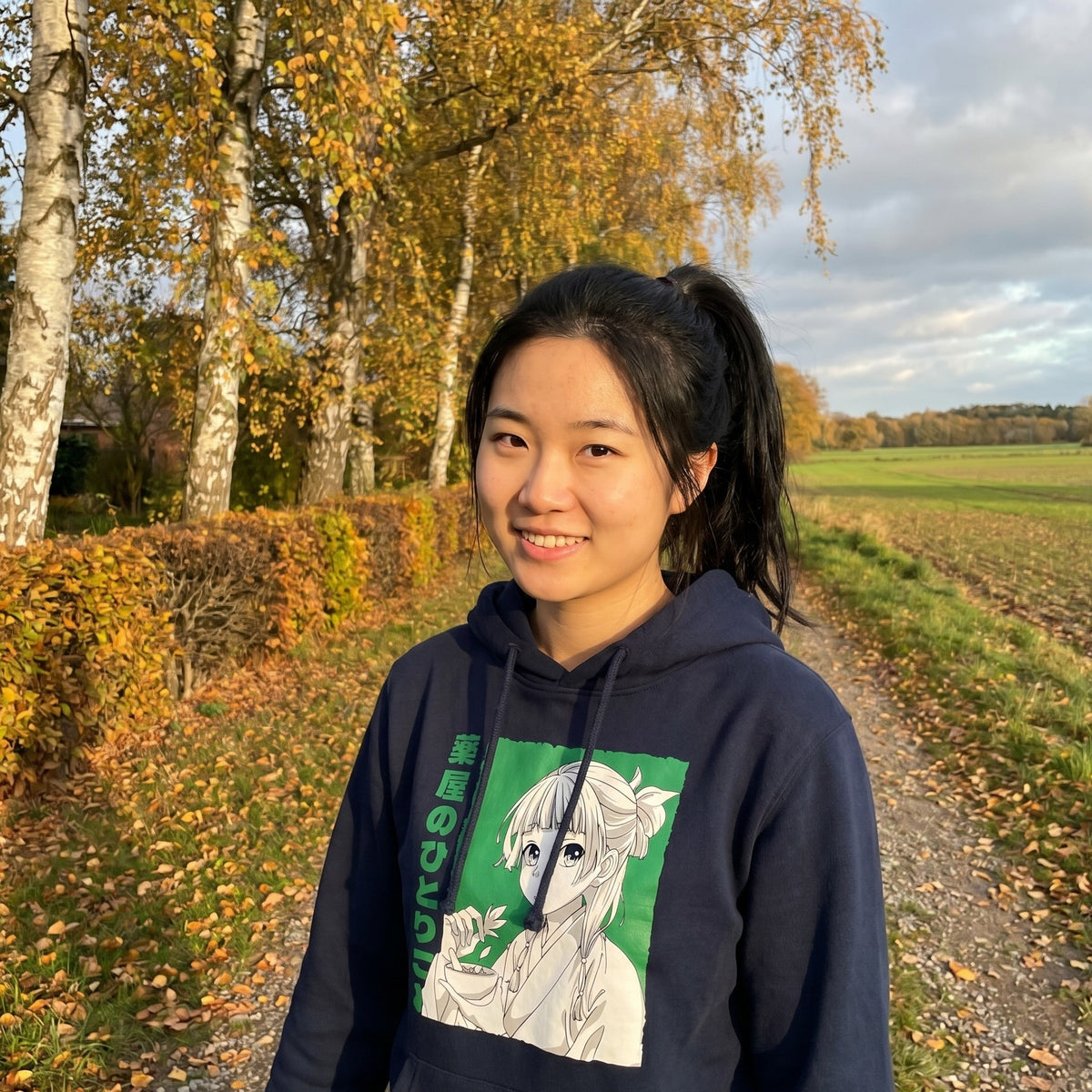 Produktbild Maomao blå hoodie för fans av The Apothecary Diaries