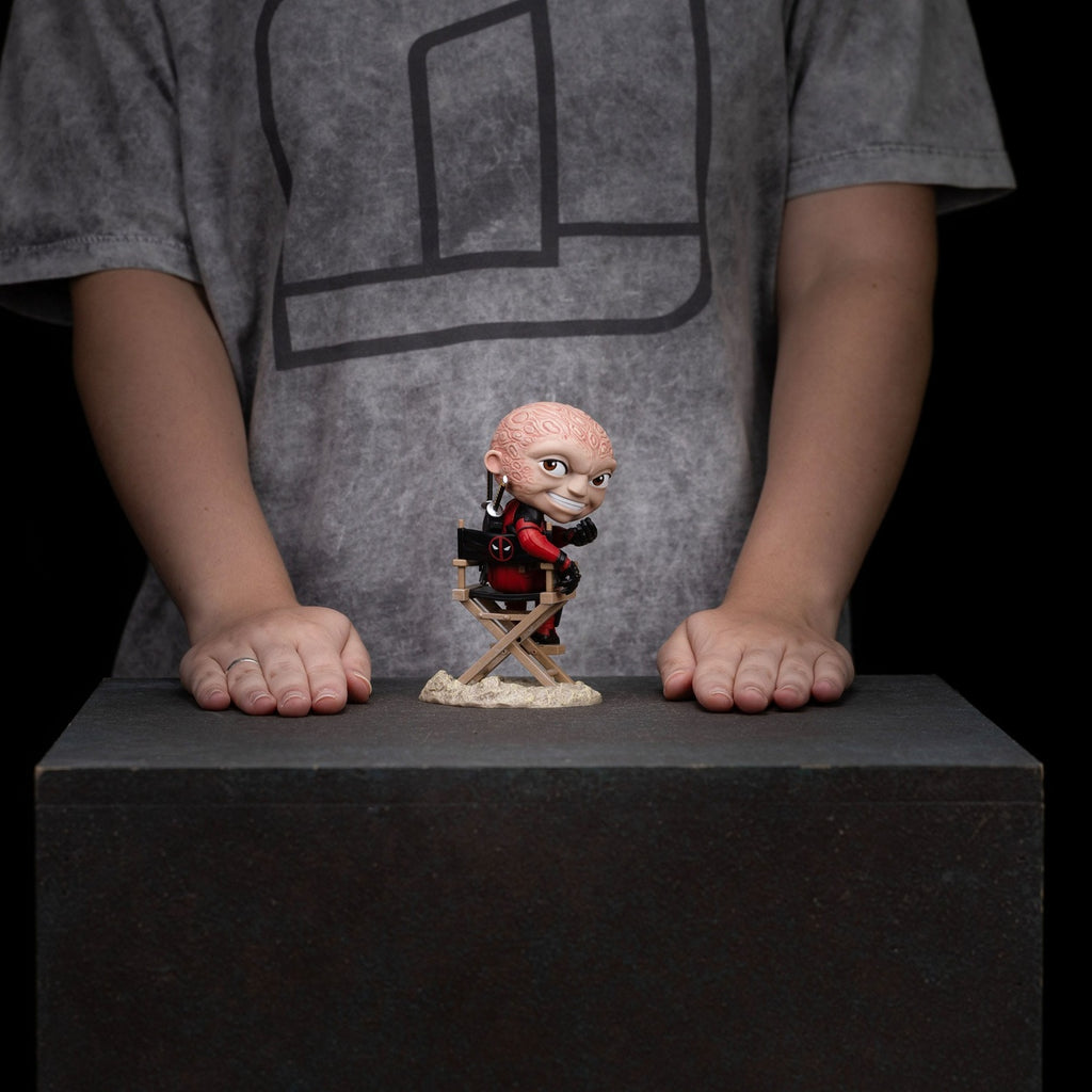 Produktbild Deadpool & Wolverine Mini Co. PVC-figur Deadpool utan mask 13 cm