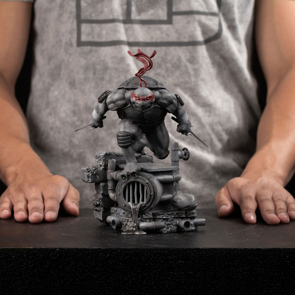 Produktbild Teenage Mutant Ninja Turtles Art Scale-staty 1/10 Raphael Svartvit Variant 26 cm heo exclusive