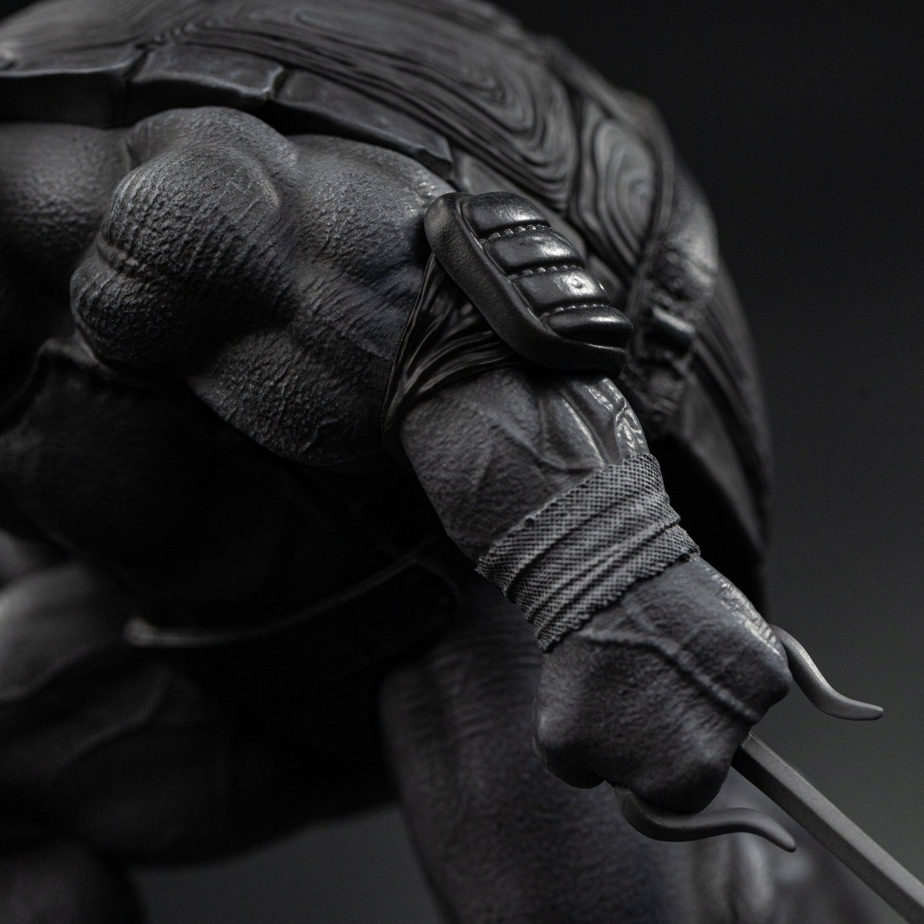 Produktbild Teenage Mutant Ninja Turtles Art Scale-staty 1/10 Raphael Svartvit Variant 26 cm heo exclusive