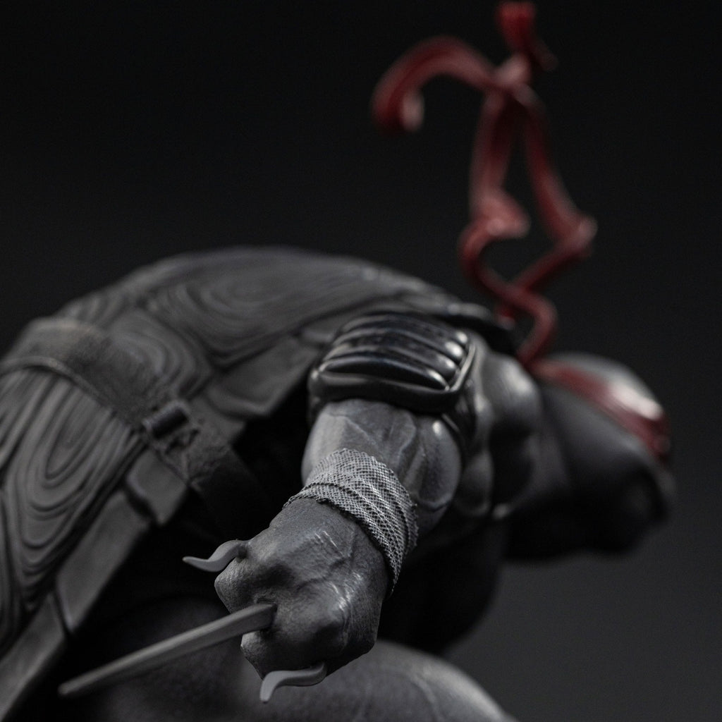 Produktbild Teenage Mutant Ninja Turtles Art Scale-staty 1/10 Raphael Svartvit Variant 26 cm heo exclusive