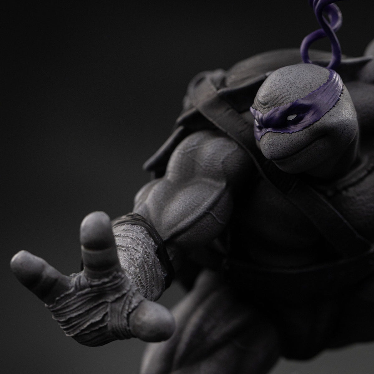 Produktbild Teenage Mutant Ninja Turtles Art Scale-staty 1/10 Donatello Svartvit Variant 26 cm heo exclusive