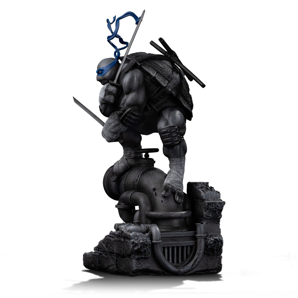 Produktbild Teenage Mutant Ninja Turtles Art Scale-staty 1/10 Leonardo Black and White Variant 26 cm heo exclusive