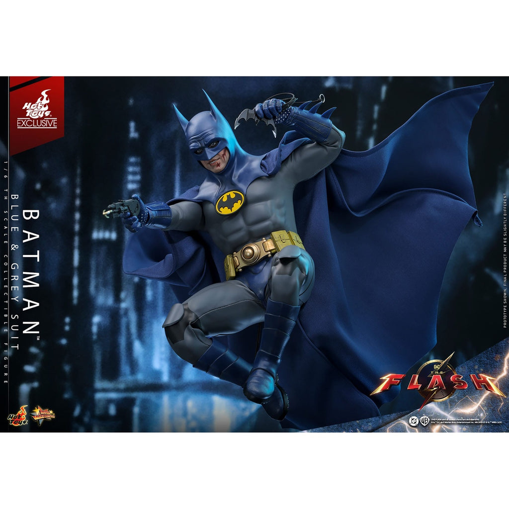 Produktbild The Flash Movie Masterpiece actionfigur 1/6 Batman (blå & grå dräkt) Limited Edition Hot Toys Exclusive 30 cm