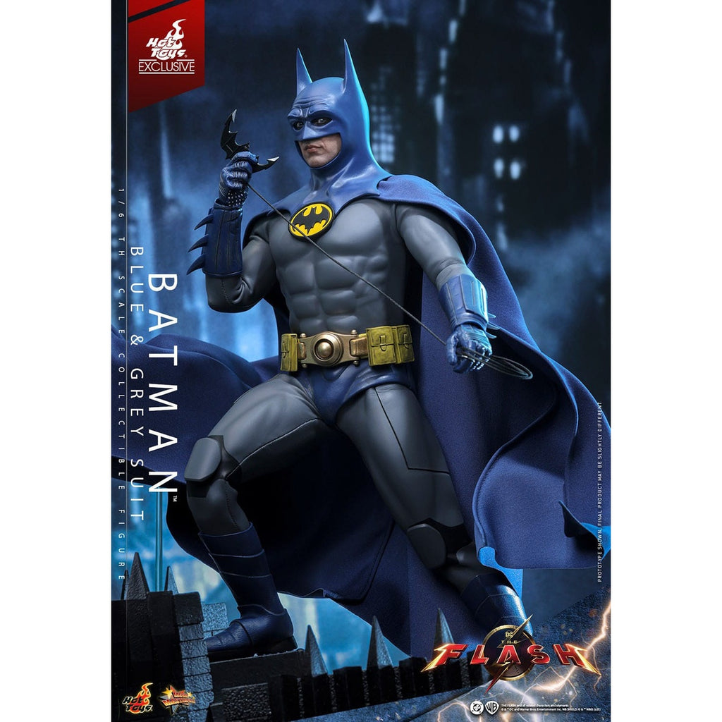 Produktbild The Flash Movie Masterpiece actionfigur 1/6 Batman (blå & grå dräkt) Limited Edition Hot Toys Exclusive 30 cm