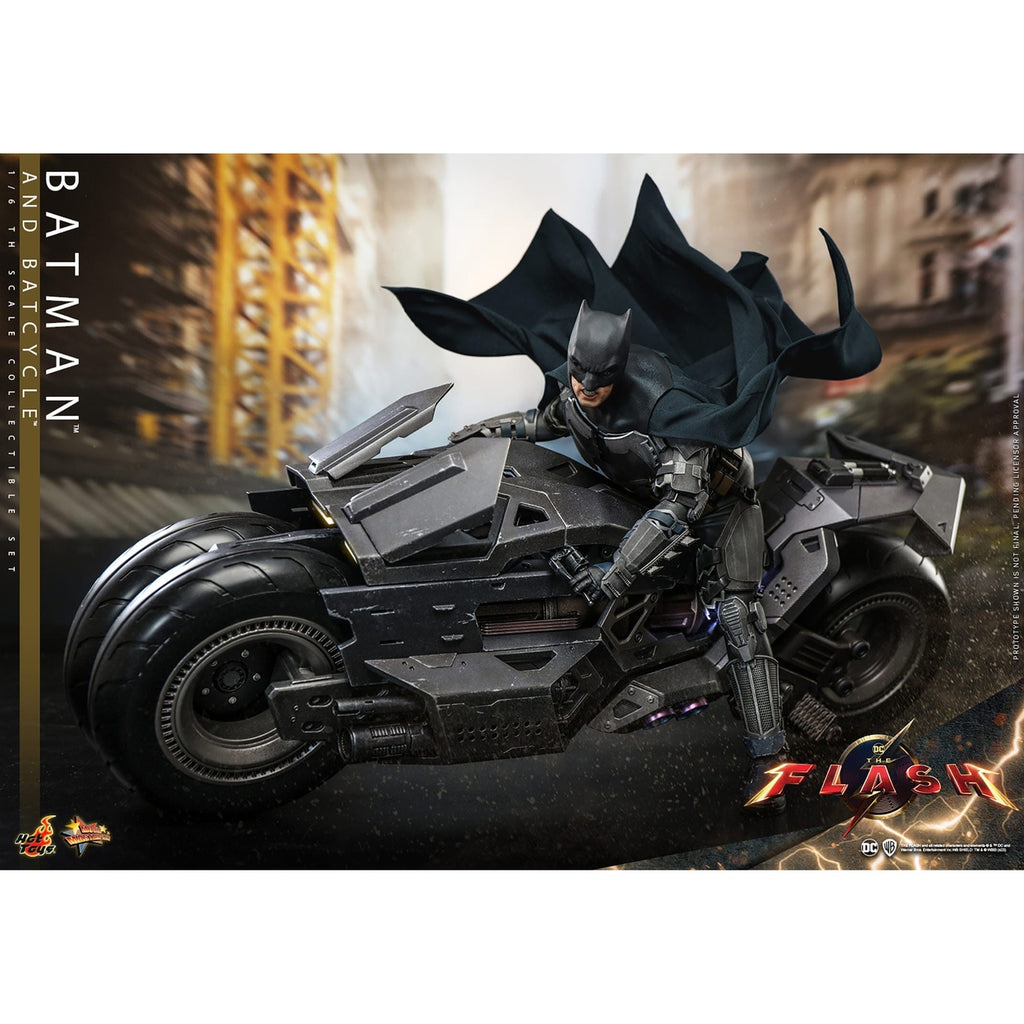 Produktbild The Flash Movie Masterpiece actionfigur med fordon 1/6 Batman & Batcycle set 30 cm