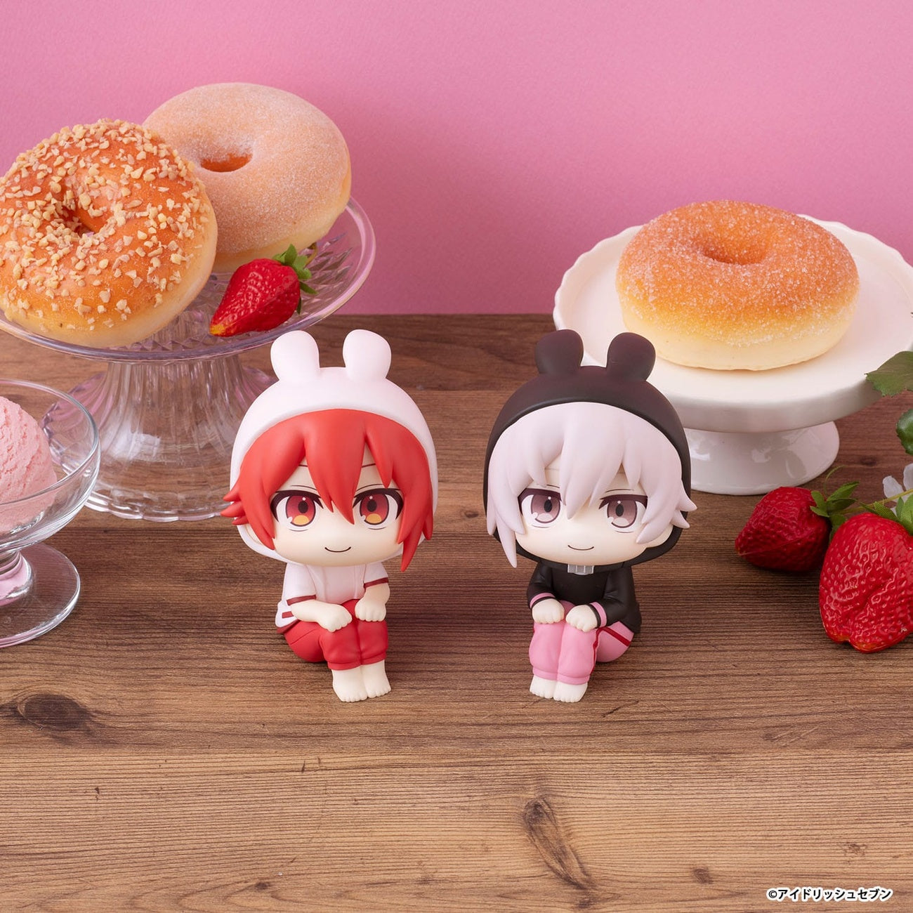 Produktbild Idolish7 Look Up PVC-statyer Riku Nanase & Ten Kujo Set (med gift)