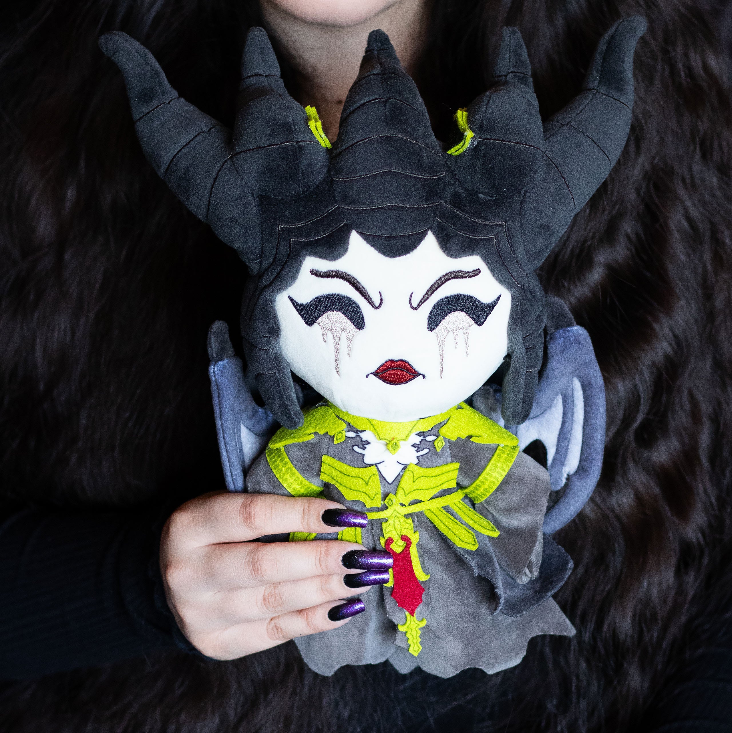 Produktbild Diablo IV Lilith Gosedjursfigur 22 cm