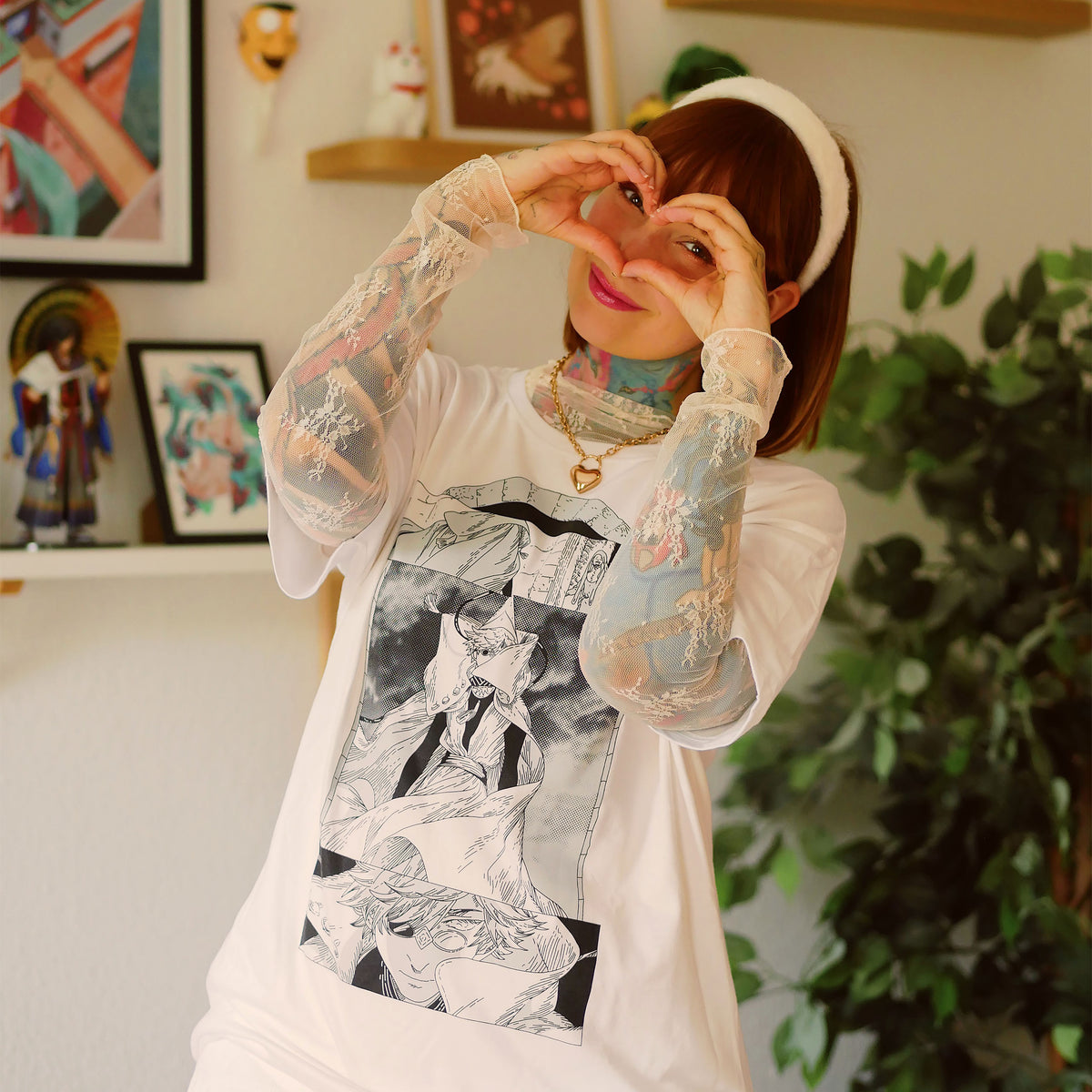 Produktbild Qifrey vit T-shirt för Atelier of Witch Hat-fans