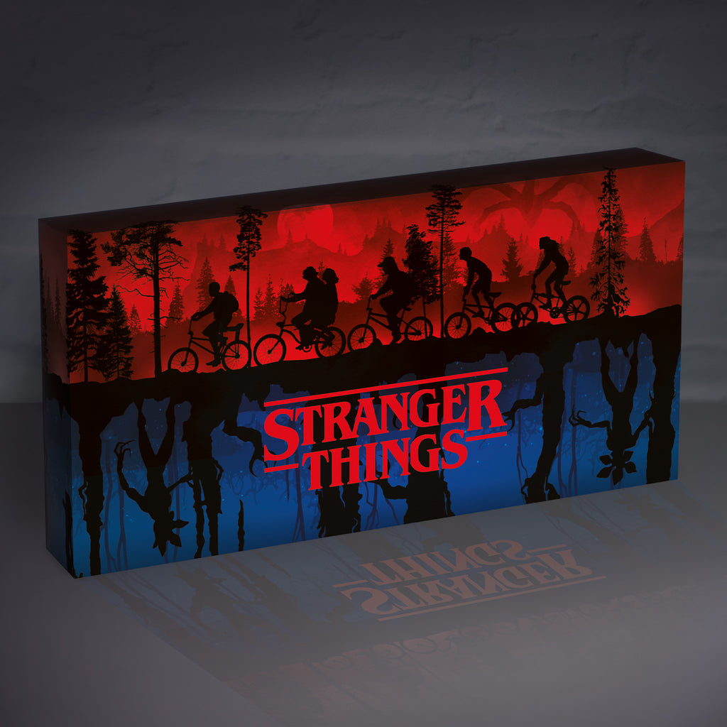 Produktbild Stranger Things - Two Worlds väggdekoration med ljus