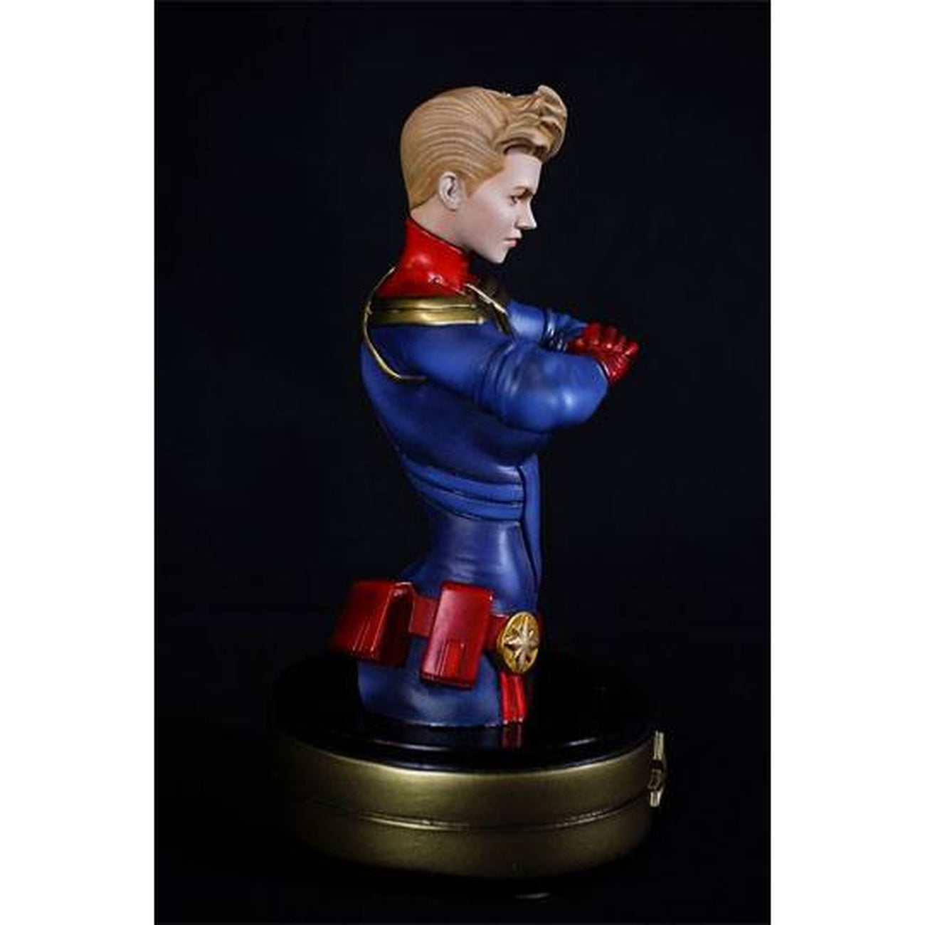 Produktbild Captain Marvel-byst Captain Marvel 20 cm