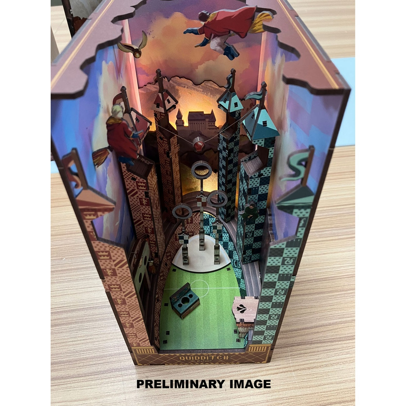 Produktbild Harry Potter Tiny Adventures Book Nook Mini-diorama Quidditchplan 23 cm