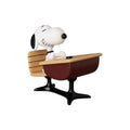 Produktbild Peanuts UDF Serie 18 Minifigur Snoopy med skrivbord 9 cm