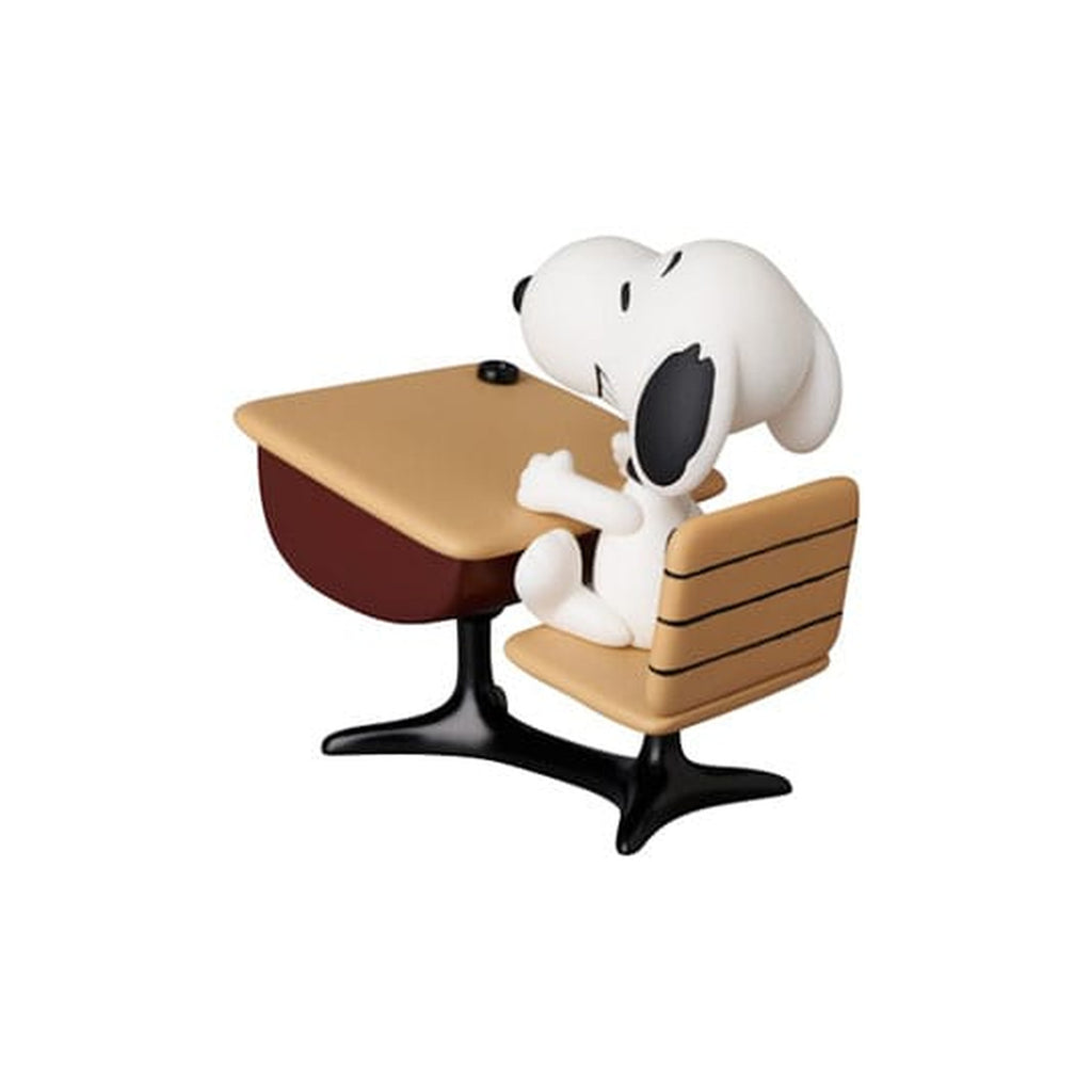 Produktbild Peanuts UDF Serie 18 Minifigur Snoopy med skrivbord 9 cm