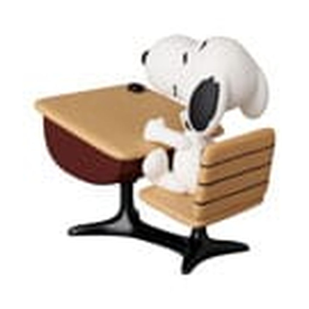 Produktbild Peanuts UDF Serie 18 Minifigur Snoopy med skrivbord 9 cm