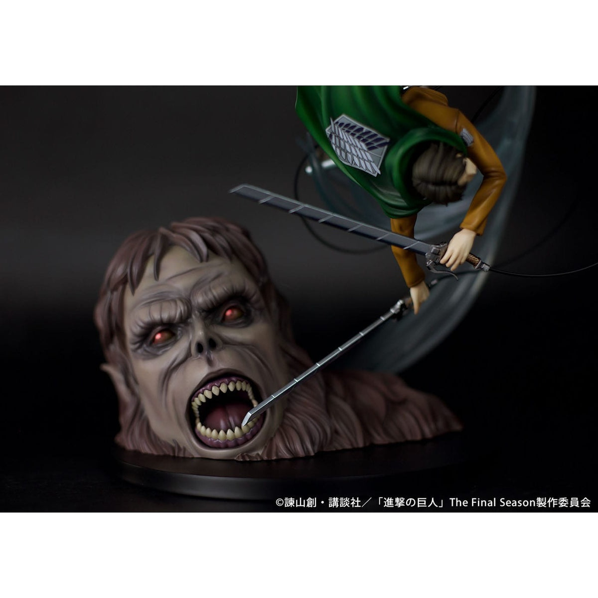 Produktbild Attack on Titan PVC-staty 1/7 Levi vs Besttitan Ver. 28 cm