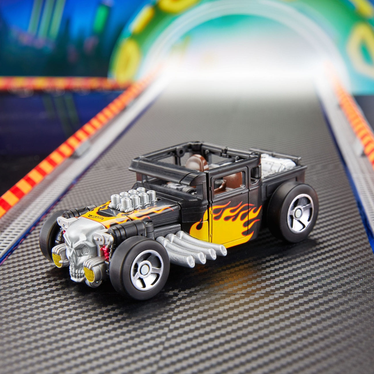 Produktbild Hot Wheels x Transformers actionfigur Bone Shaker 12 cm